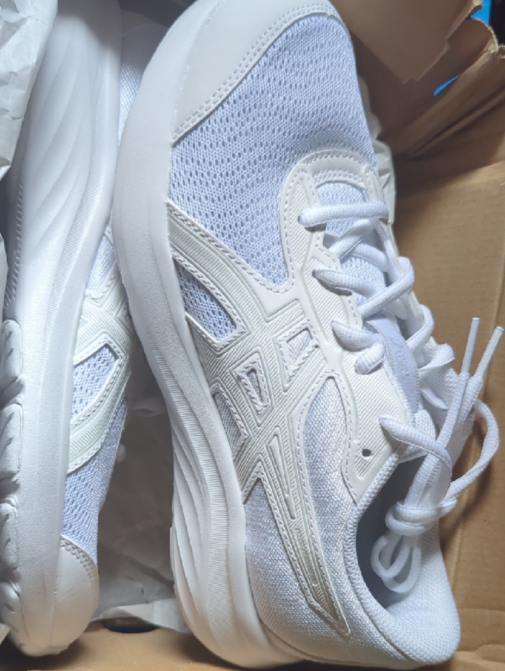 Asics Women's White Athletic Running Shoes - Picture 3 of 8